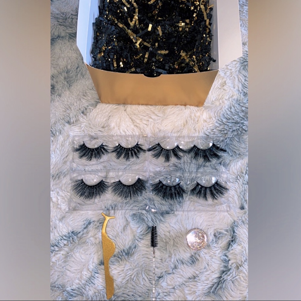 Eyelash boxes